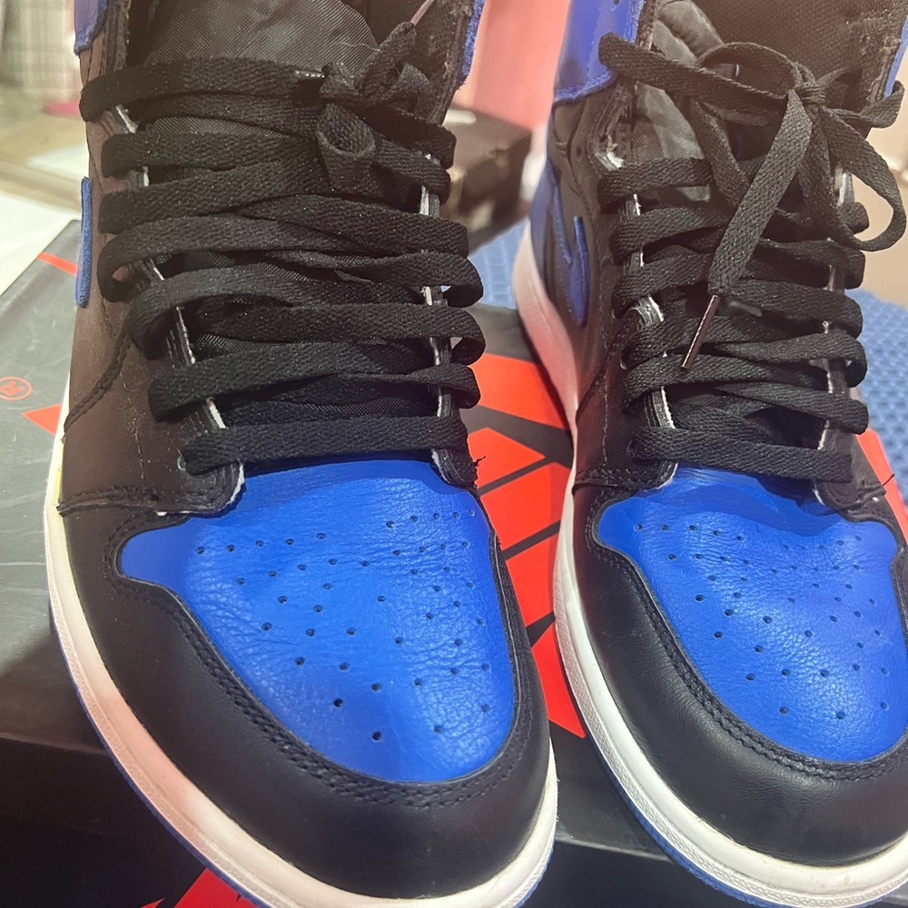 Royal 1s